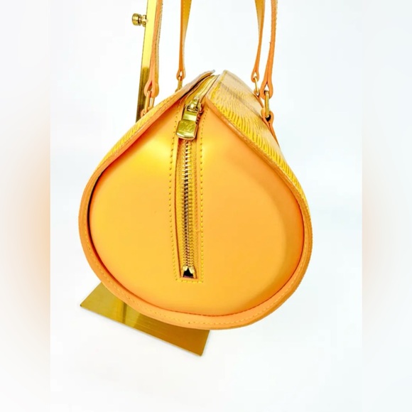 Pre-loved Louis Vuitton Epi Leather Shoulder - Picture 4 of 8